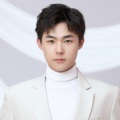 姐妹俩偷看